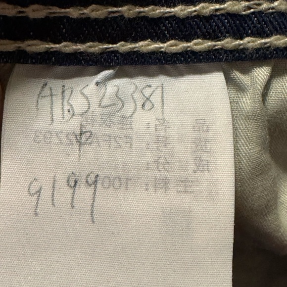 BKE Tyler Straight Leg Stretch Distressed Jeans - Picture 8 of 8